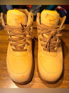 Size 9.5 - Nike Air Max Goadome Men’s